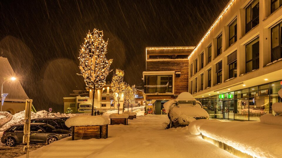 Kappl Info Dorfplatz Winter